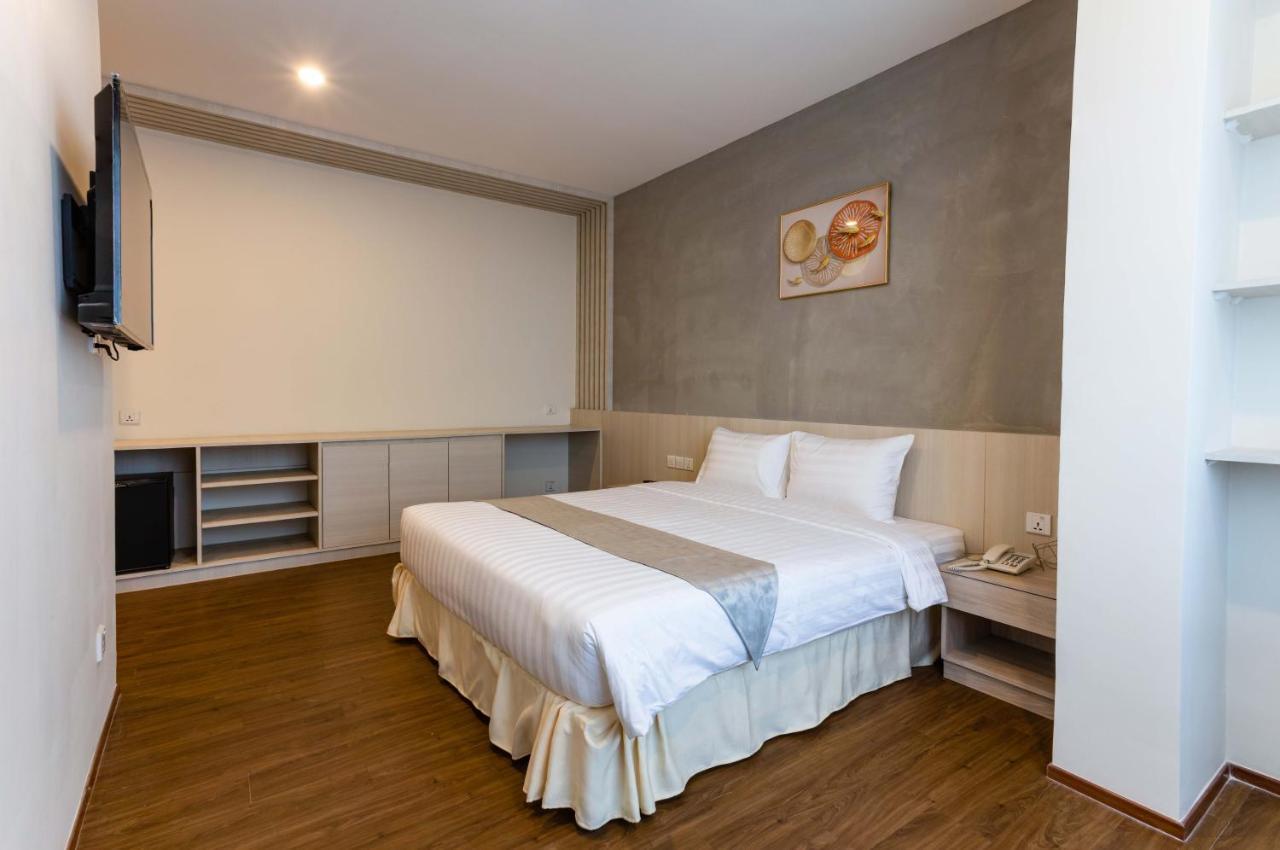 Joli Hotel Phnom Penh Exterior photo