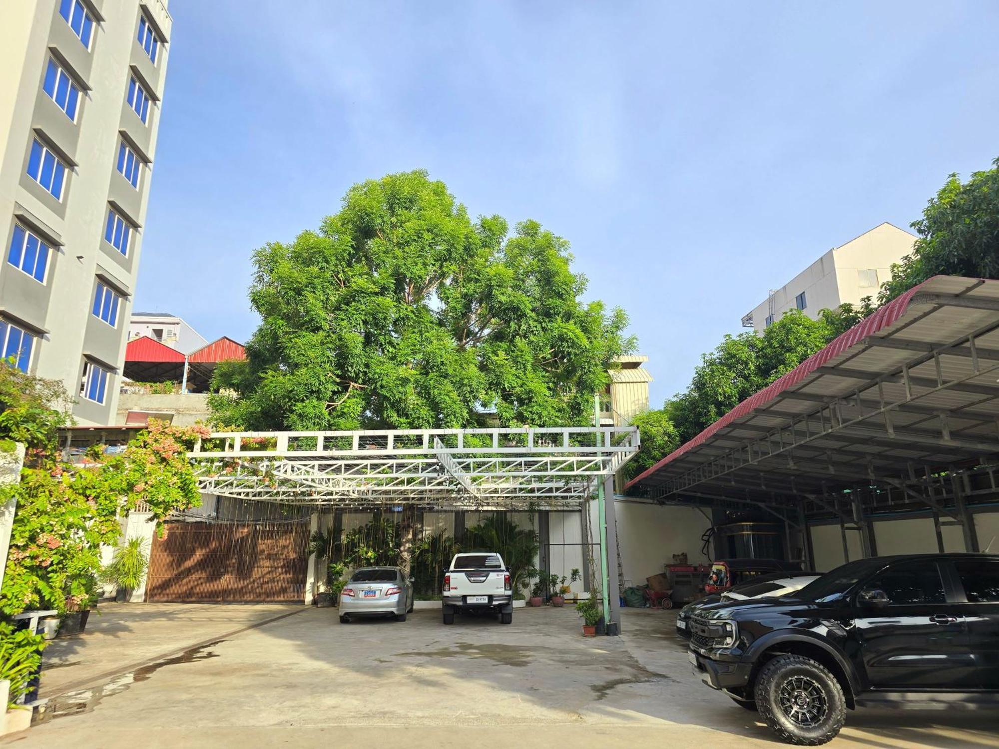 Joli Hotel Phnom Penh Exterior photo